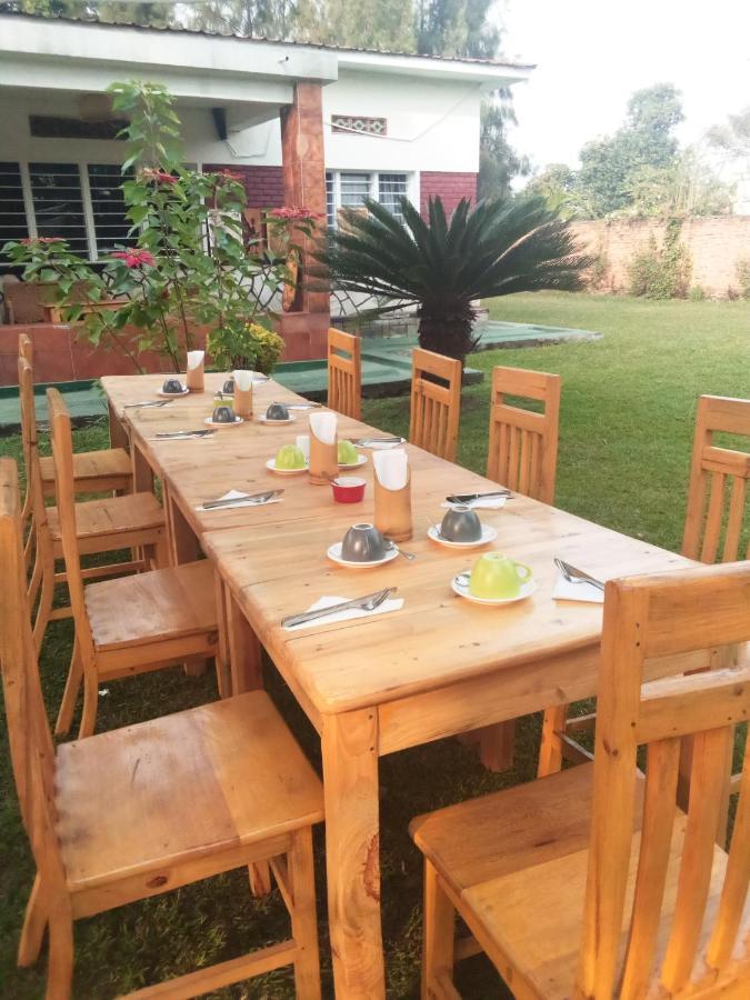 Colibri Taverne & Guest House Gisenyi Exterior photo