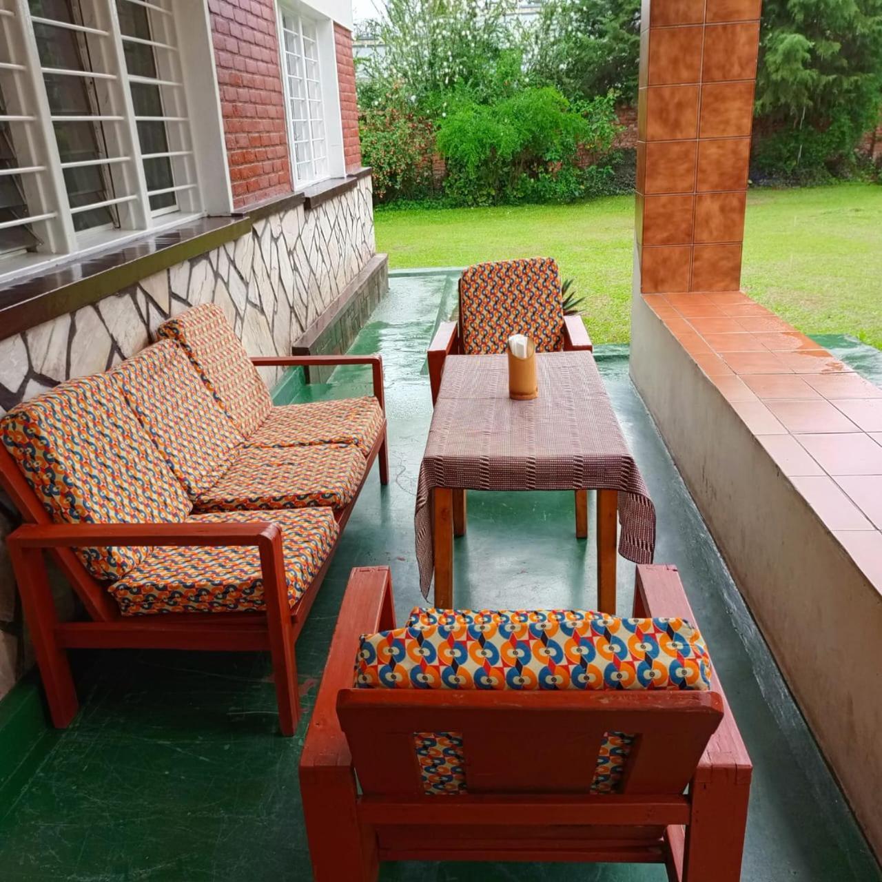 Colibri Taverne & Guest House Gisenyi Exterior photo