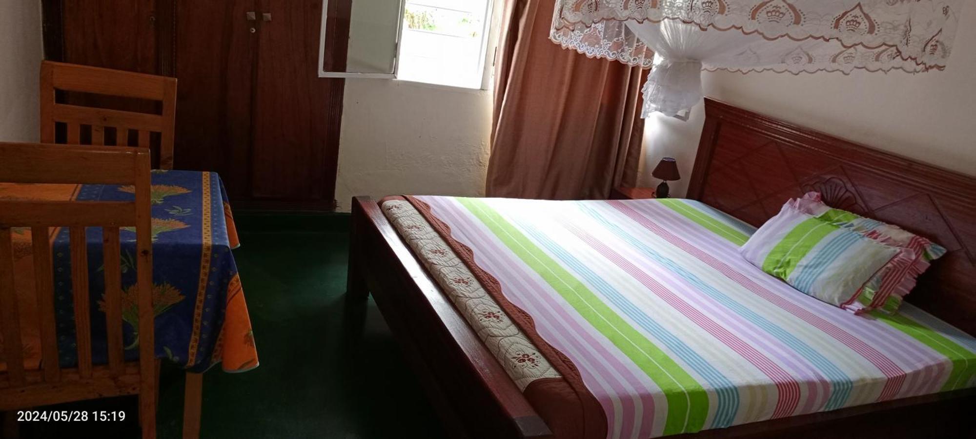 Colibri Taverne & Guest House Gisenyi Exterior photo