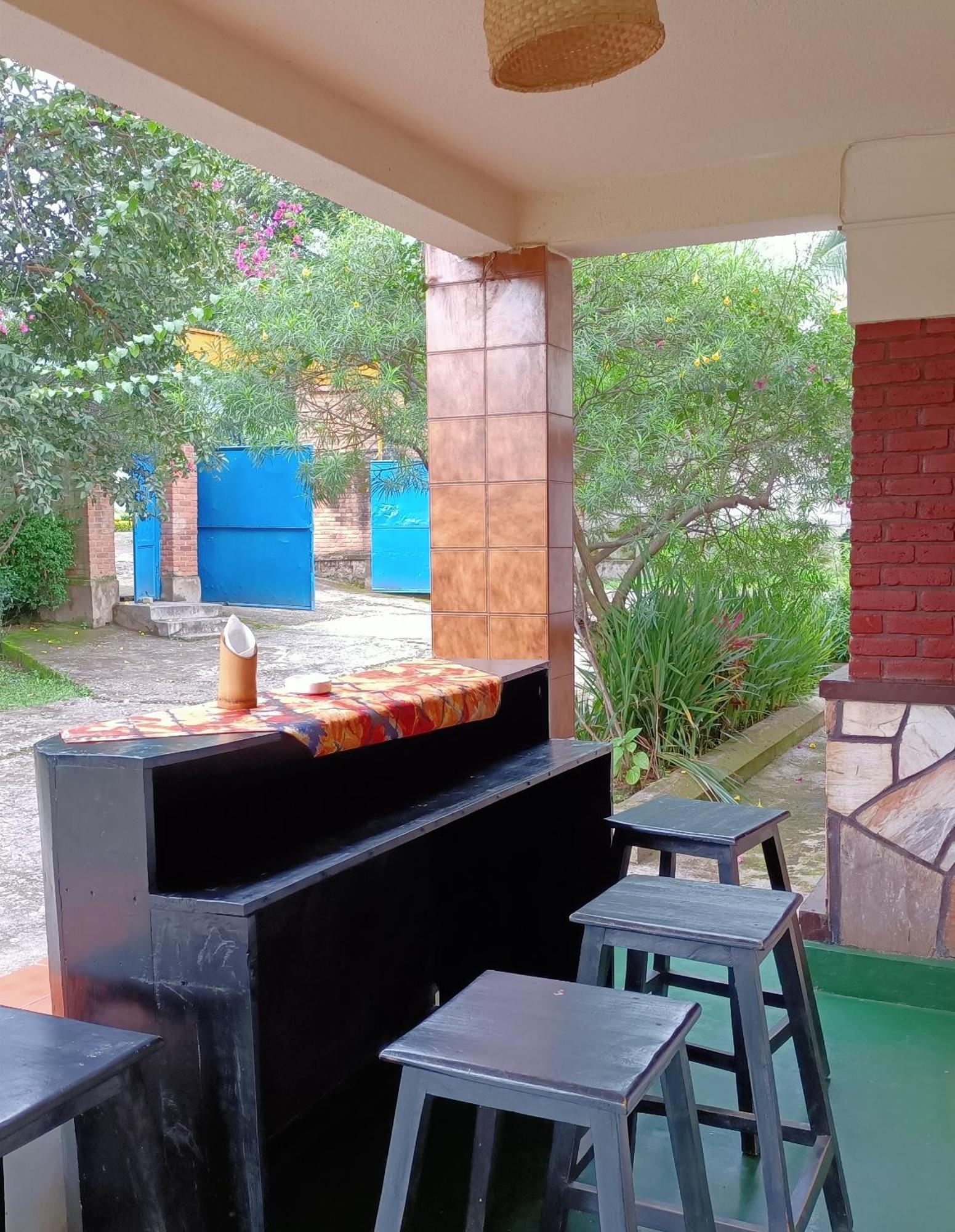 Colibri Taverne & Guest House Gisenyi Exterior photo