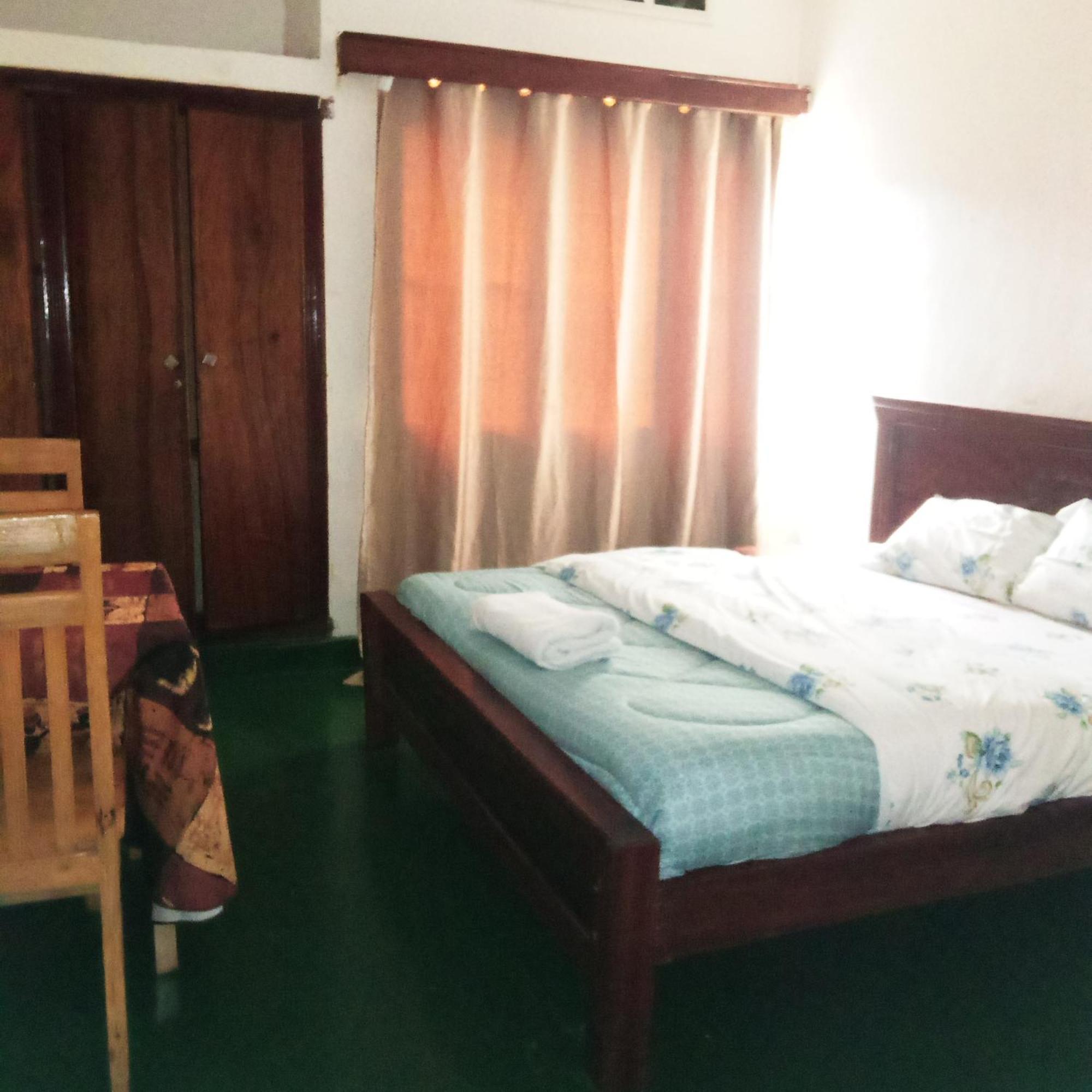 Colibri Taverne & Guest House Gisenyi Exterior photo
